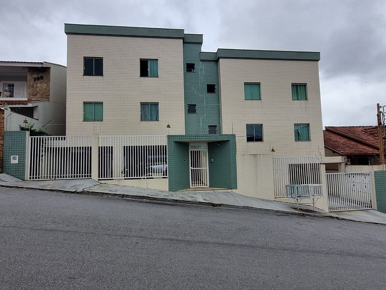 Apê espaçoso, a poucos minutos do centro