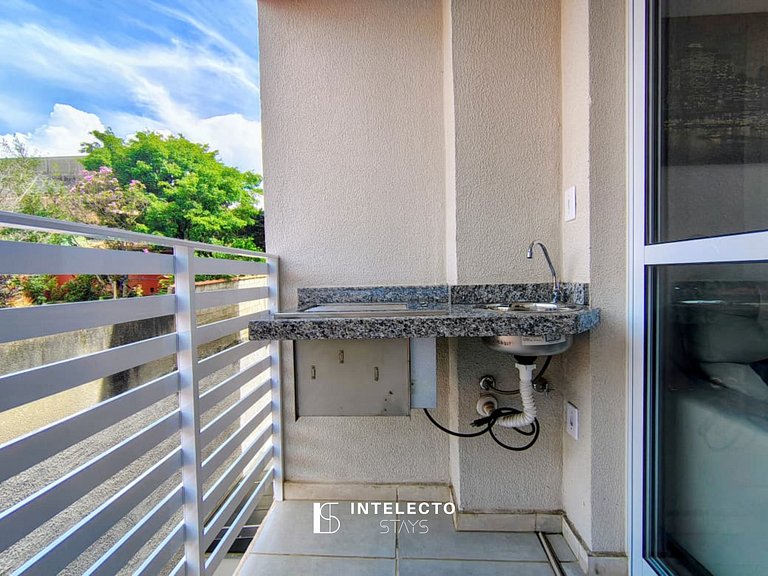 Apê c/Piscina, varanda com Churrasq/prox PUC