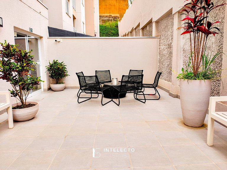 Apê c/Piscina, varanda com Churrasq/prox PUC