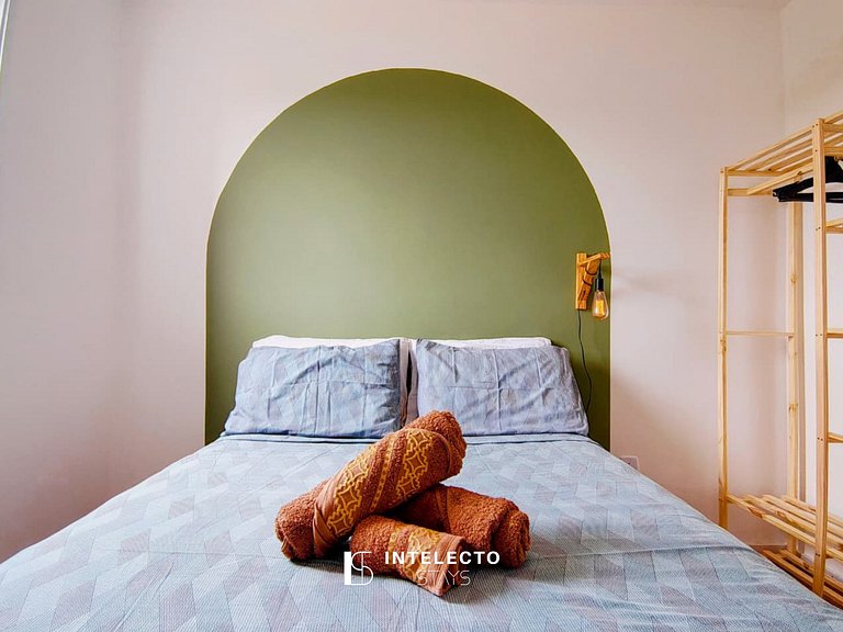 Apê c/Piscina, varanda com Churrasq/prox do Centro