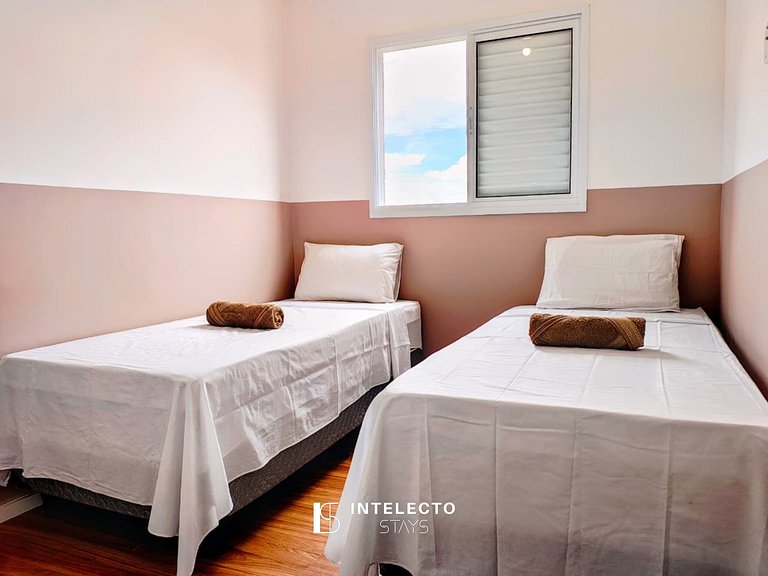 Apê c/Piscina, varanda com Churrasq/prox do Centro