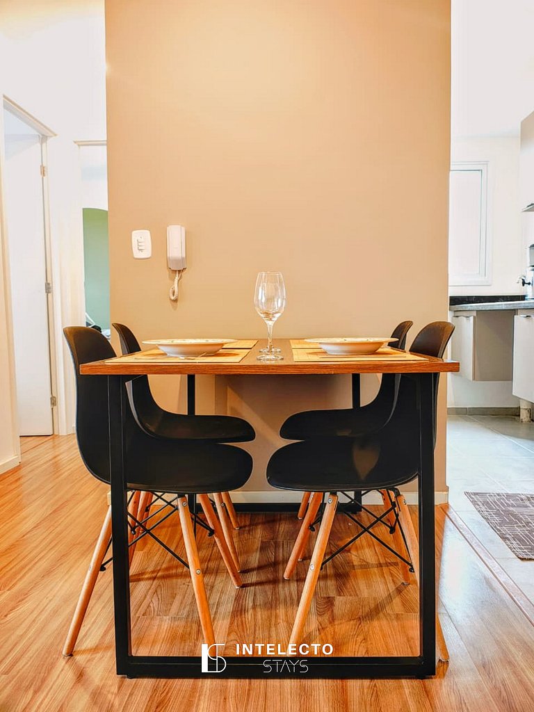 Apê c/Piscina, varanda com Churrasq/prox do Centro