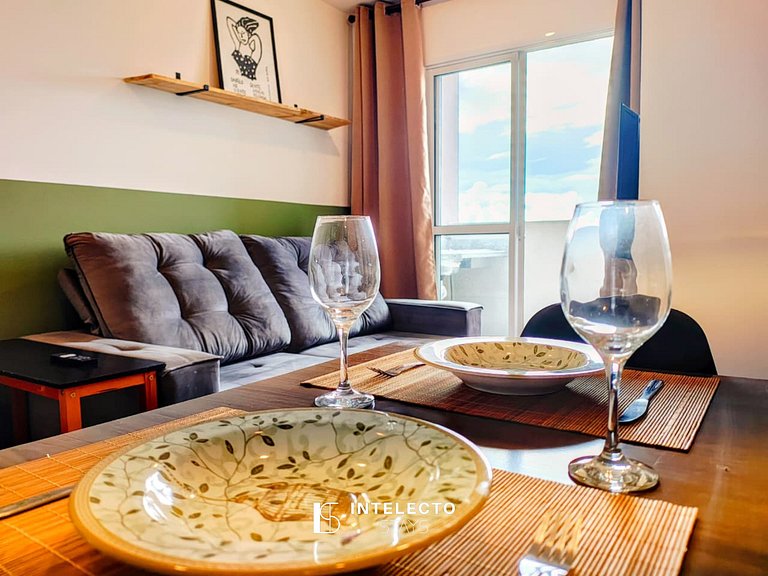 Apê c/Piscina, varanda com Churrasq/prox do Centro