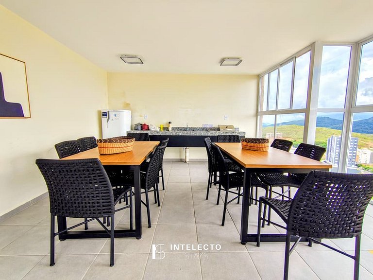 Apê c/Piscina, varanda com Churrasq/prox do Centro