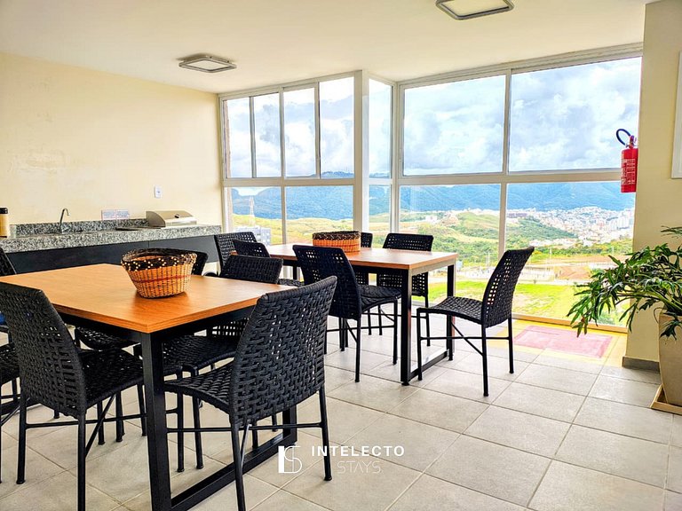 Apê c/Piscina, varanda com Churrasq/prox do Centro