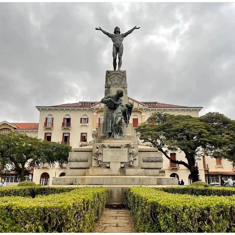 Apê c/Piscina, varanda com Churrasq/prox do Centro