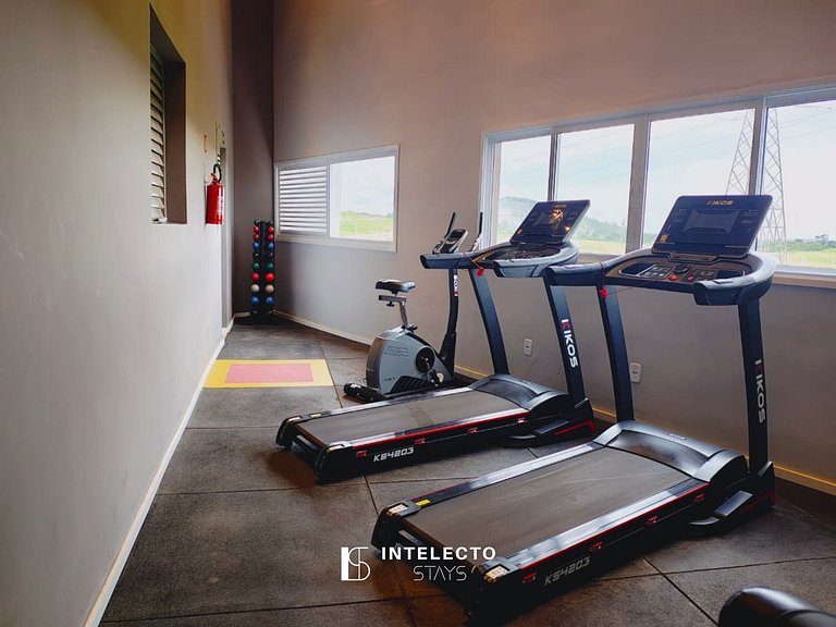 Apê c/Piscina, varanda com Churrasq/prox do Centro