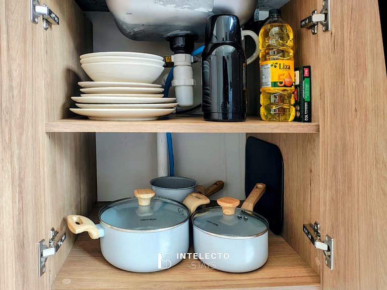 GO937-Apê 32. Studio no coração de Poços c/ar cond