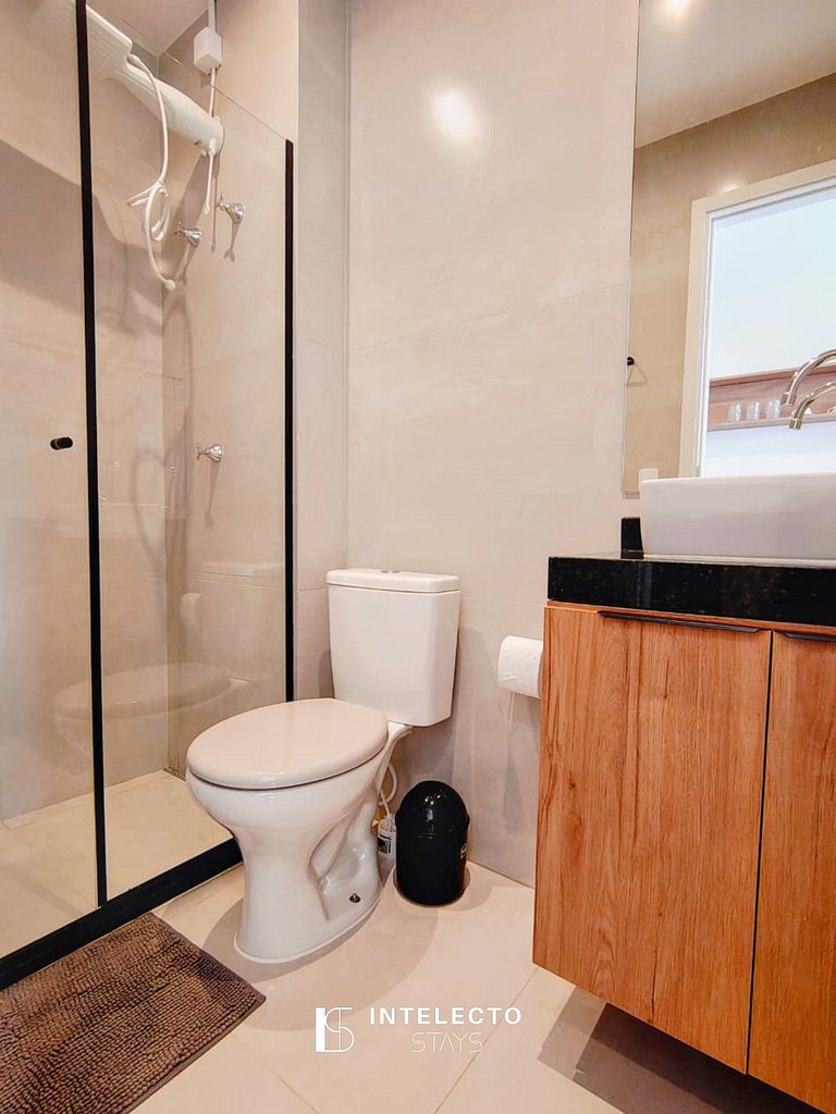 GO937-Apê 32. Studio no coração de Poços c/ar cond