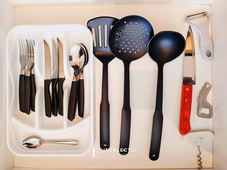 GO937-Apê 33. Studio no coração de Poços c/ar cond