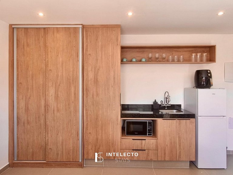 GO937-Apê 21. Studio no coração de Poços c/ar cond