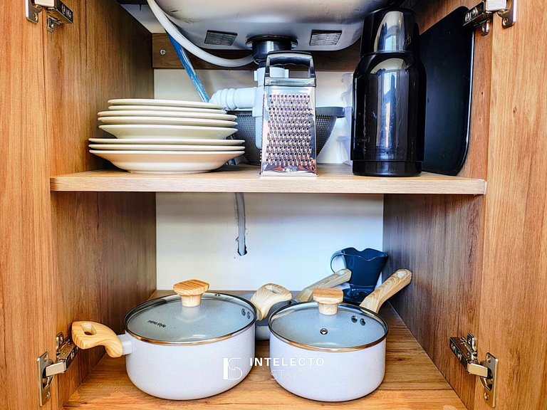 GO937-Apê 21. Studio no coração de Poços c/ar cond