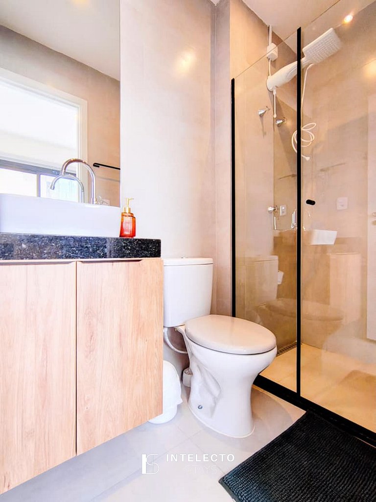 GO937-Apê 21. Studio no coração de Poços c/ar cond