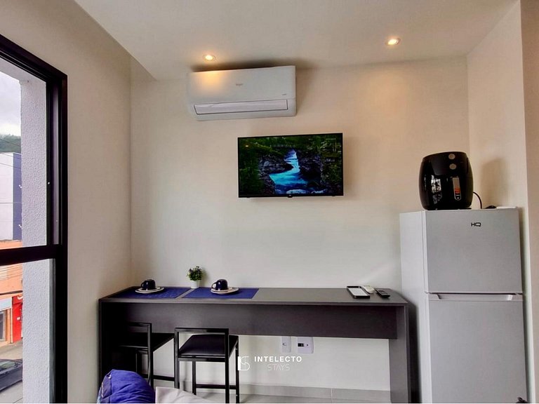 GO937-Apê 22. Studio no coração de Poços c/ar cond