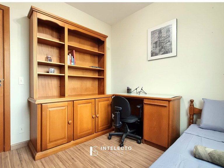 Apê espaçoso, a poucos minutos do centro