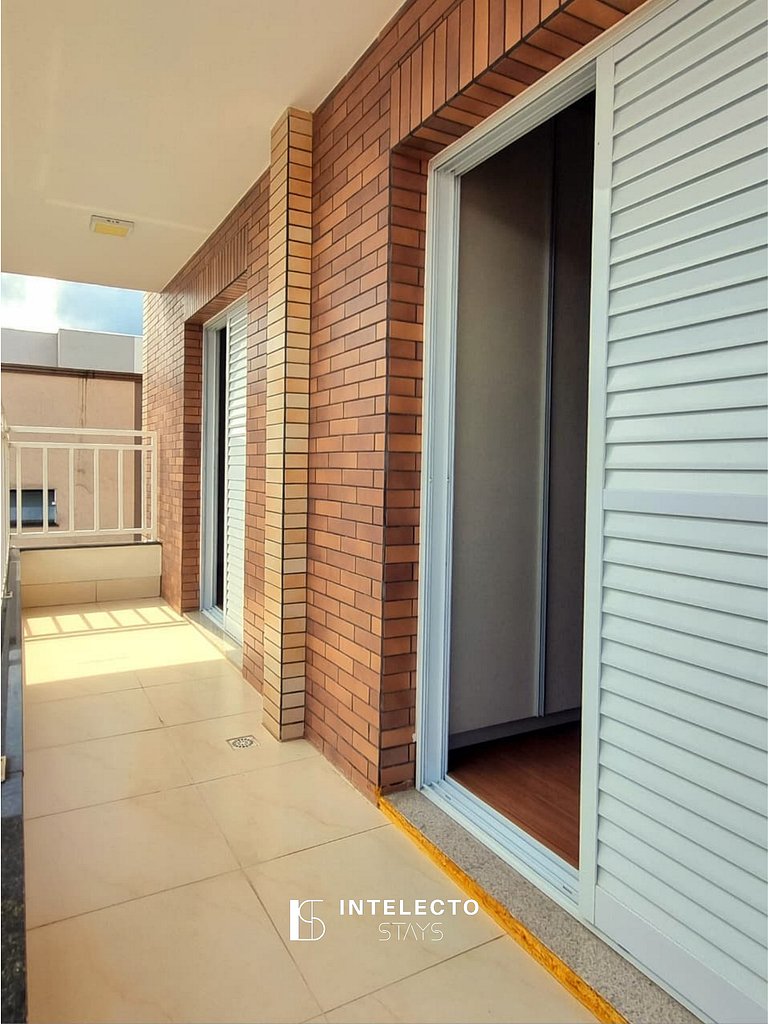 Ap espaçoso C/ Varanda à poucos minutos do centro