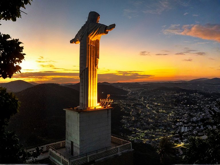 Ap espaçoso C/ Varanda à poucos minutos do centro