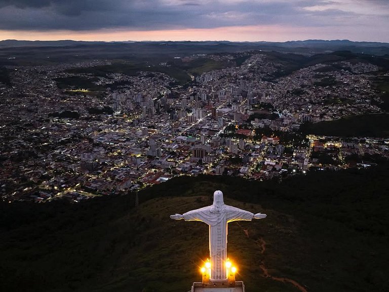 Ap espaçoso C/ Varanda à poucos minutos do centro
