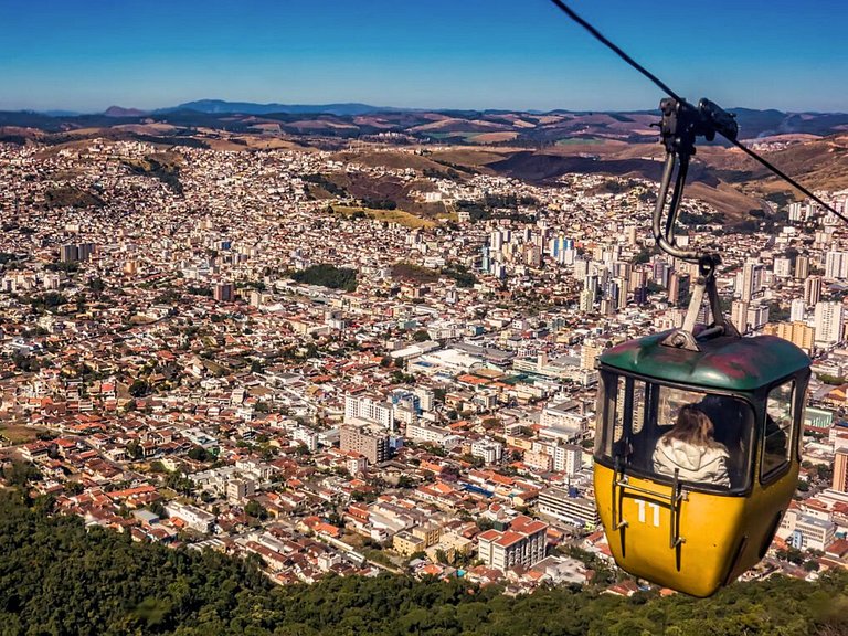 Ap espaçoso C/ Varanda à poucos minutos do centro