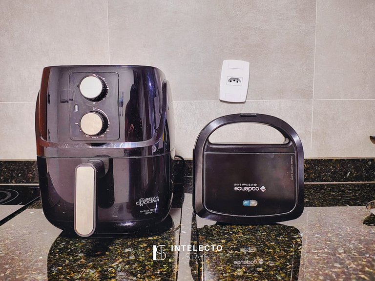 Ap 201 • Central, Piscina, Academia, Ar Cond.