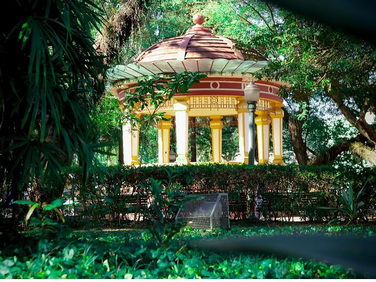 Ap 113• Central, Piscina, Academia, Ar Cond.