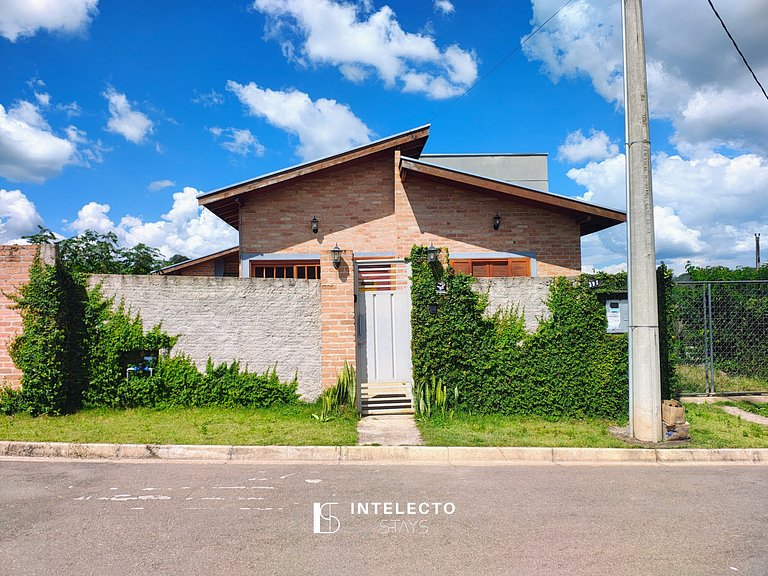 Chácara aconchegante c/piscina e churrasqueira