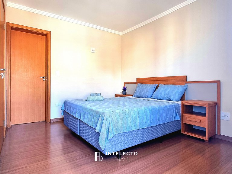 Ap espaçoso C/ Varanda à poucos minutos do centro