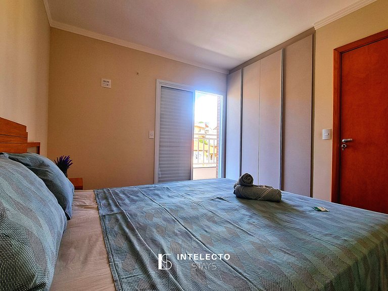 Ap espaçoso C/ Varanda à poucos minutos do centro