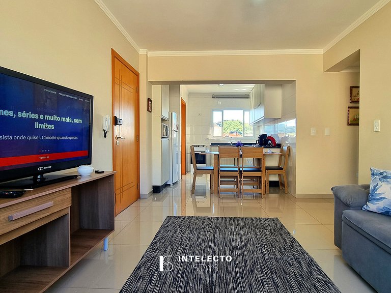 Ap espaçoso C/ Varanda à poucos minutos do centro