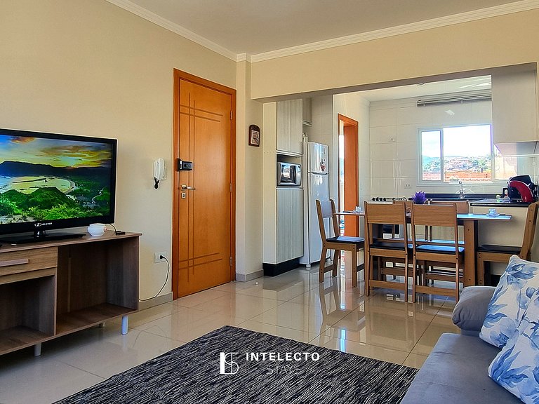 Ap espaçoso C/ Varanda à poucos minutos do centro