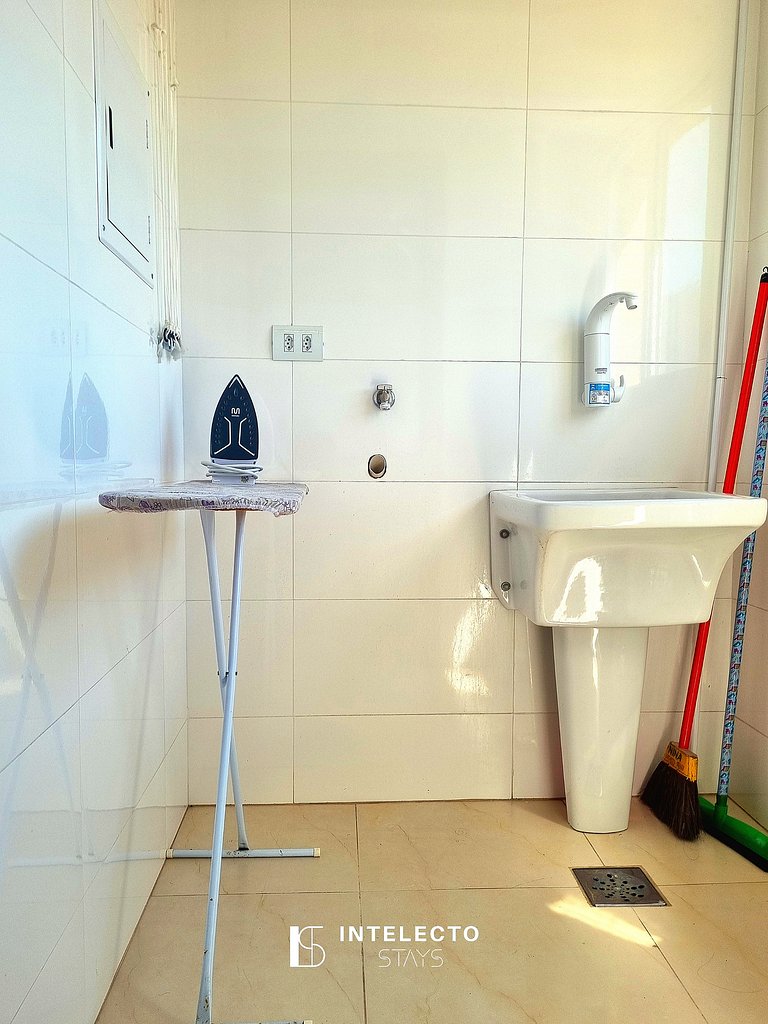 Ap espaçoso C/ Varanda à poucos minutos do centro