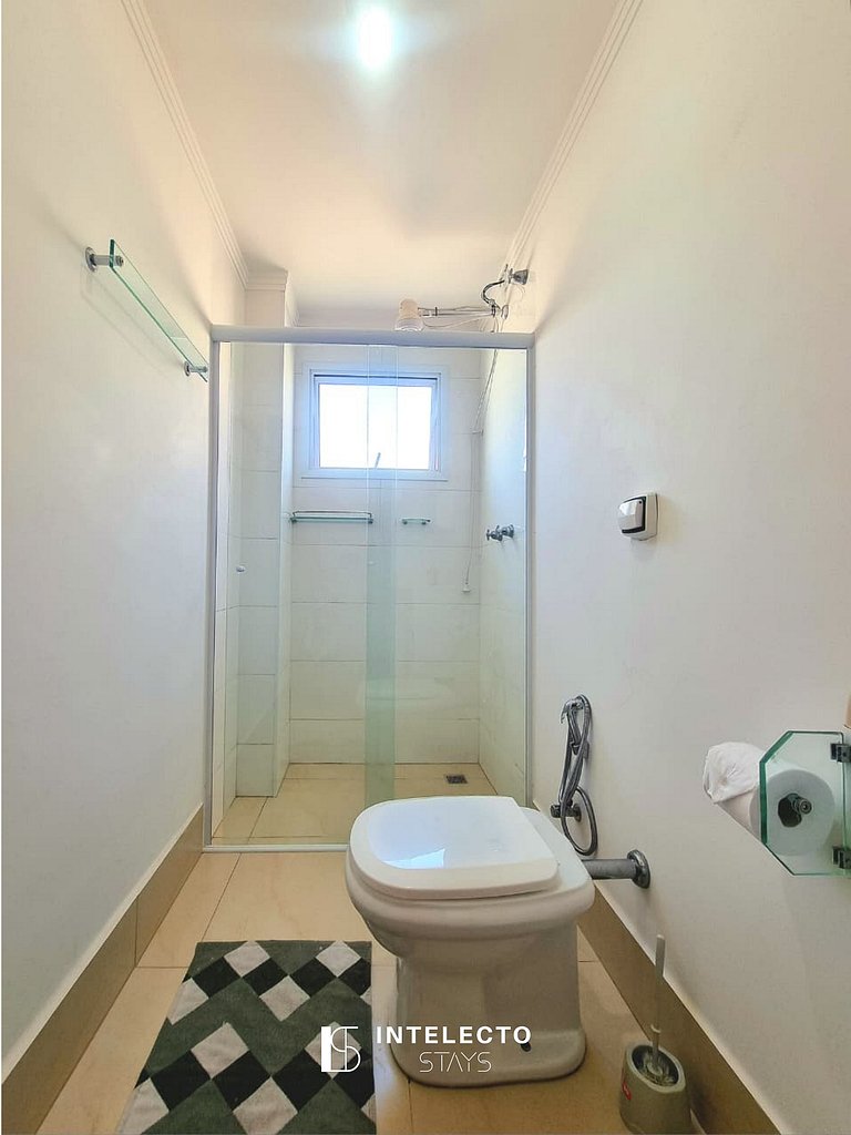 Ap espaçoso C/ Varanda à poucos minutos do centro