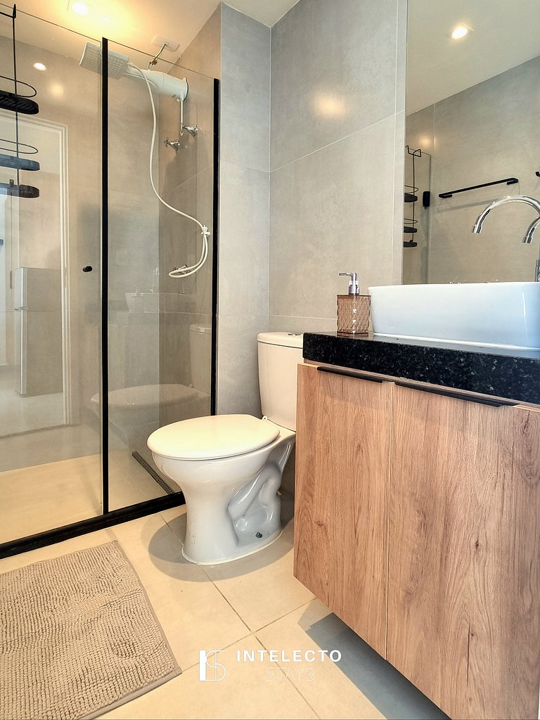 Ap 103• Central, Piscina, Academia, Ar Cond.