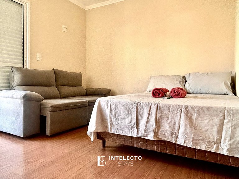 Ap espaçoso C/ Varanda à poucos minutos do centro