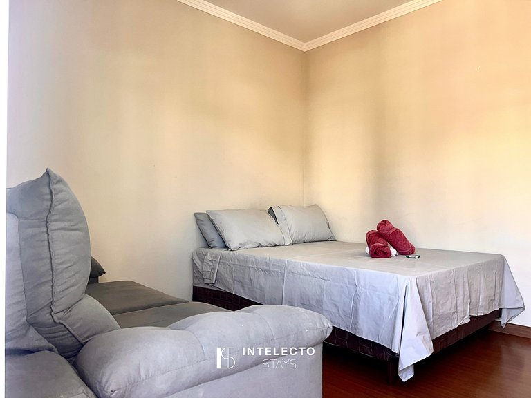 Ap espaçoso C/ Varanda à poucos minutos do centro