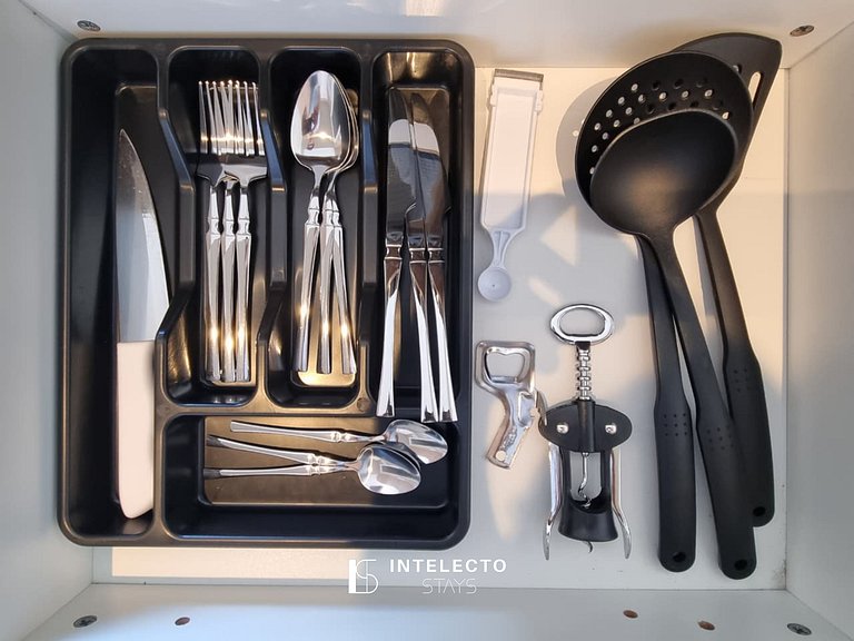 Ap 401• Central, Piscina, Academia, Ar Cond.