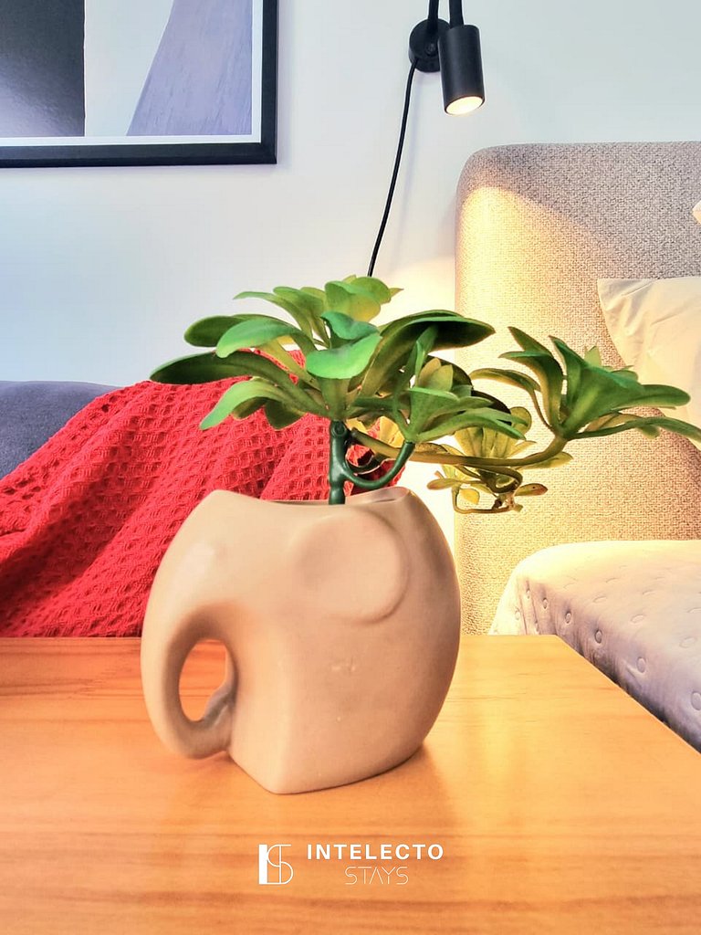 Ap 412• Central, Piscina, Academia, Ar Cond.