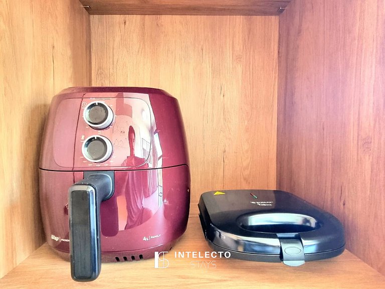 Ap 412• Central, Piscina, Academia, Ar Cond.