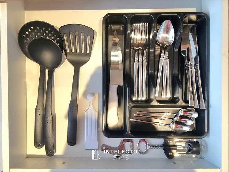 Ap 411• Central, Piscina, Academia, Ar Cond.