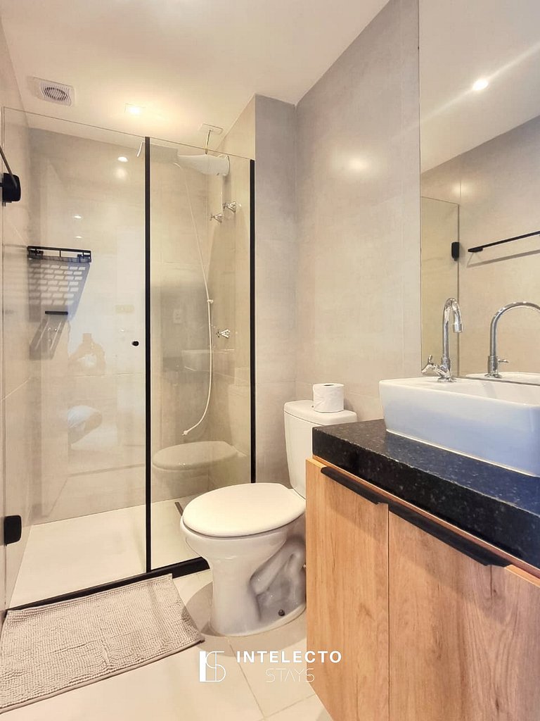 Ap 411• Central, Piscina, Academia, Ar Cond.