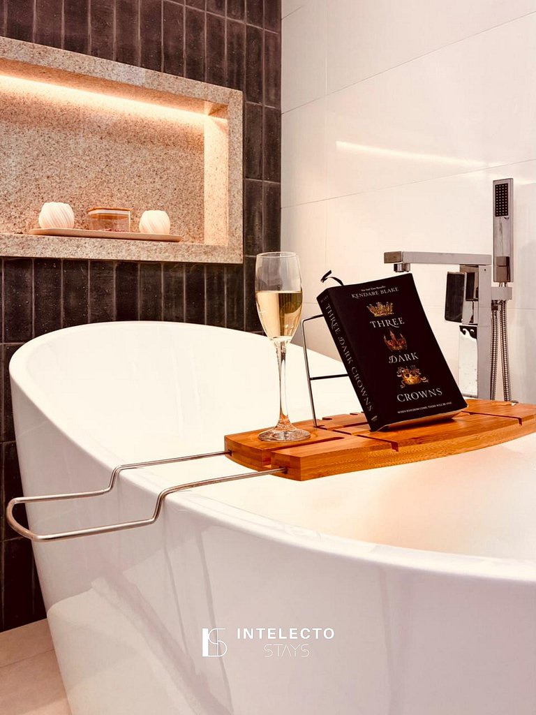 61- Luxo | Banheira de imersão | 3 suítes | Centro