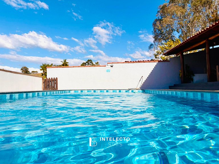 Sítio c/ Piscina, Churrasqueira e Sala de Jogos