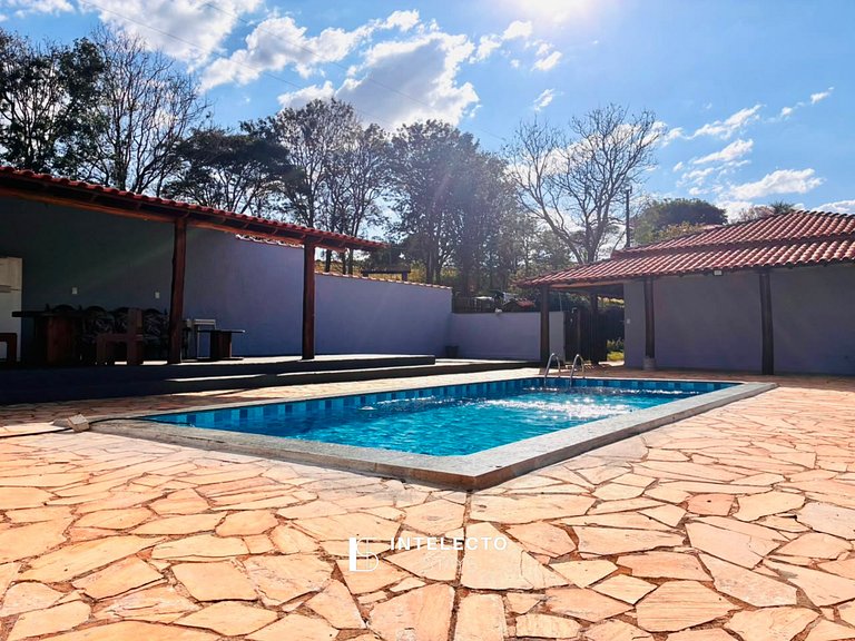 Sítio c/ Piscina, Churrasqueira e Sala de Jogos