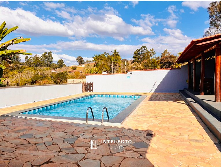 Sítio c/ Piscina, Churrasqueira e Sala de Jogos