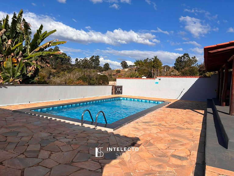 Sítio c/ Piscina, Churrasqueira e Sala de Jogos