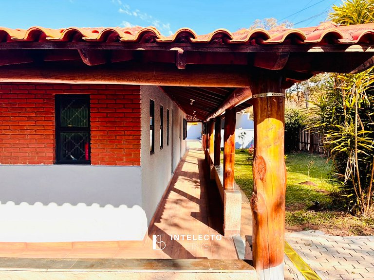 Sítio c/ Piscina, Churrasqueira e Sala de Jogos