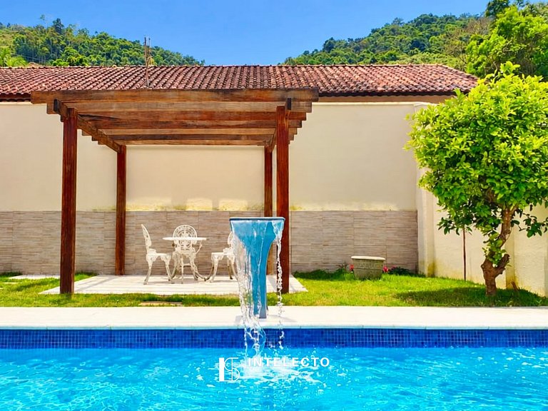 Casa prx represa c/ pisc, churrasq/, fogao a lenha